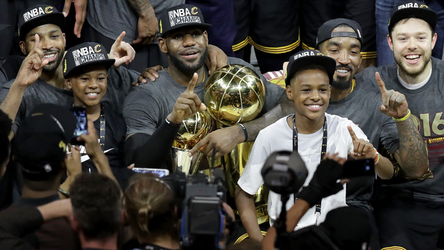 LeBron won't let 11-year-old son own a cell phone