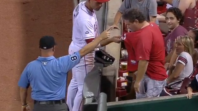 Votto sorry for 'bullying' Reds fan after foul ball