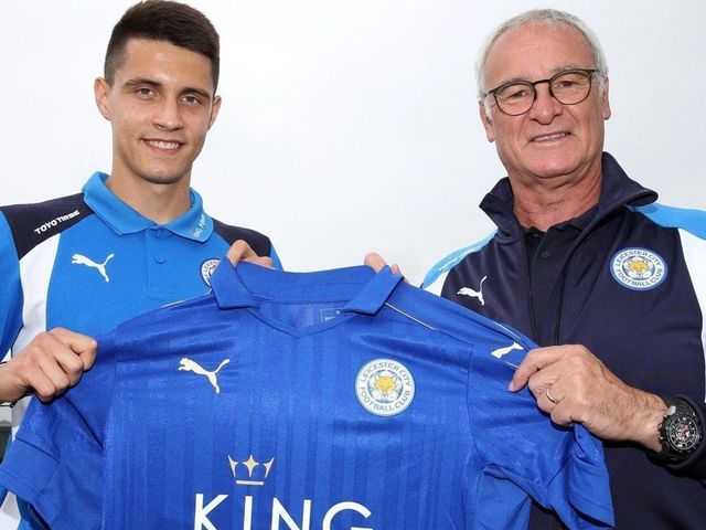 Leicester snatches Polish teen Kapustka on 5-year deal