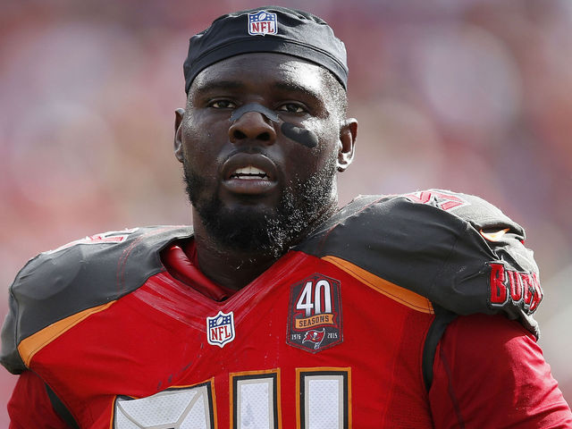 Look: Bucs' Johnson to wear Mayweather-McGregor cleats