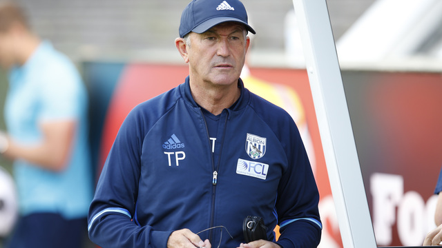Report: Pulis to remain at West Brom helm after takeover