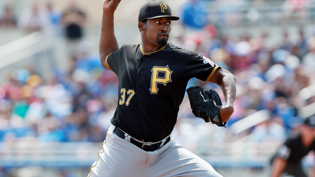 Pirates trade hard-throwing Caminero to Mariners