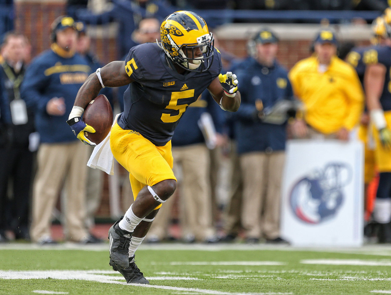 Watch: Jabrill Peppers catches balls off JUGS machine from close range |  theScore.com