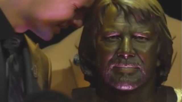 Ken Stabler's grandson bursts into tears upon kissing HOF bust