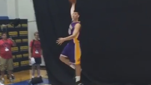 Lakers rookie nails 3-point skyhook