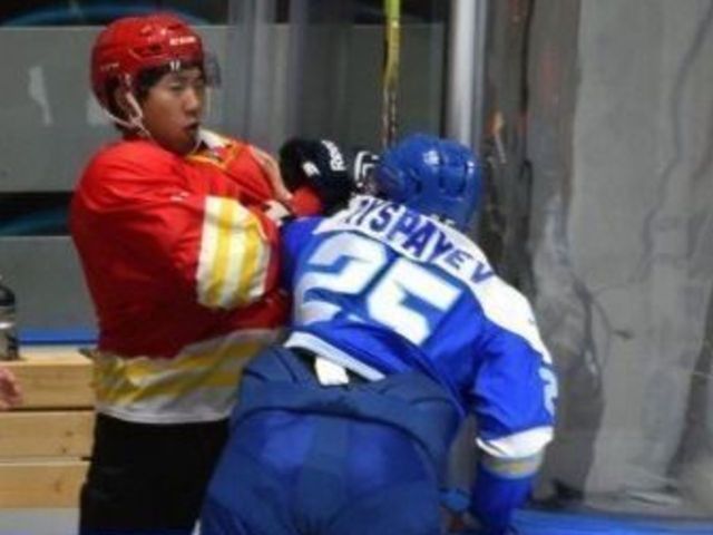 KHLer goes berserk, exhibition game called after massive brawl