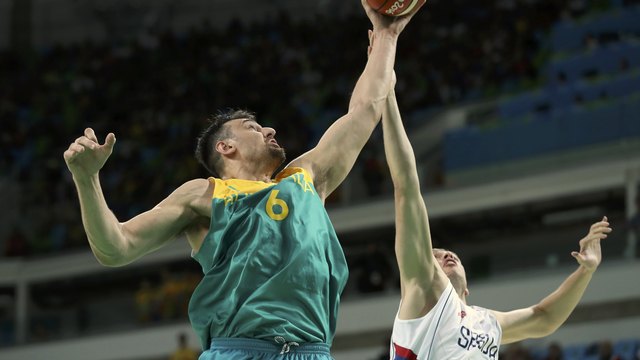Bogut: Teams asking U.S. players for autographs 'are beaten' before game starts