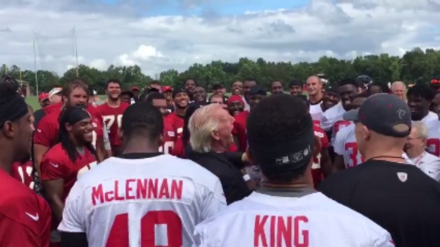 Ric Flair stops by Falcons training camp, breaks down huddle