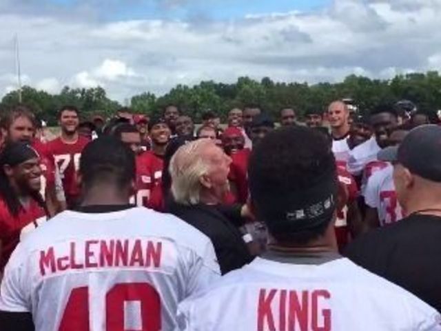 Ric Flair stops by Falcons training camp, breaks down huddle