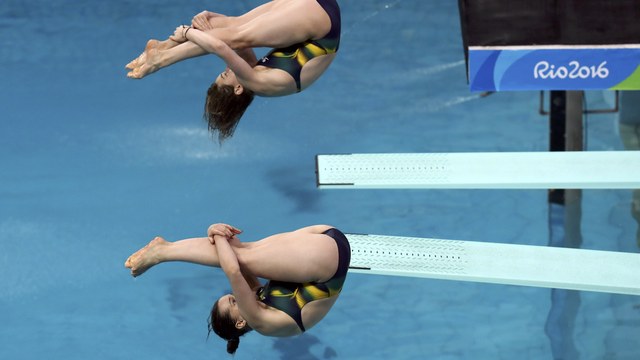 What's in the water? Rio diving pool turns green