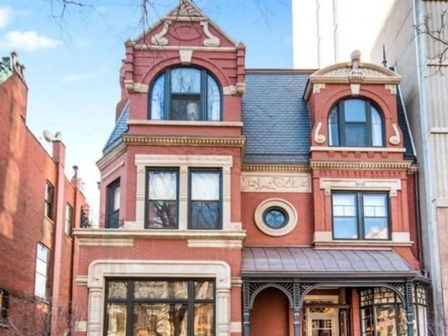 Wade's living in style in new Chicago mansion