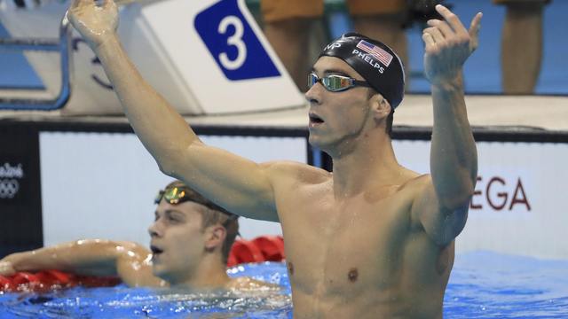 Phelps defends racing against simulated shark