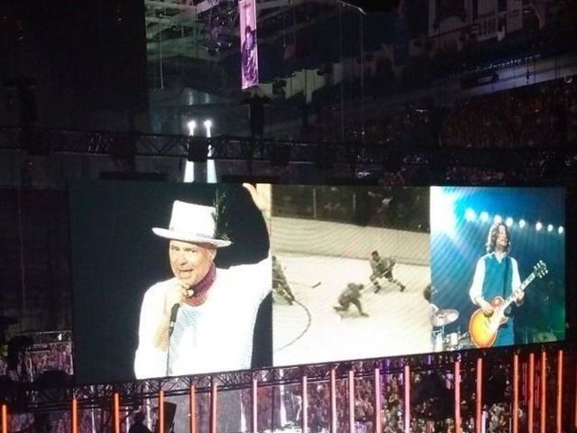 Maple Leafs return Barilko banner to rafters with Tragically Hip in town