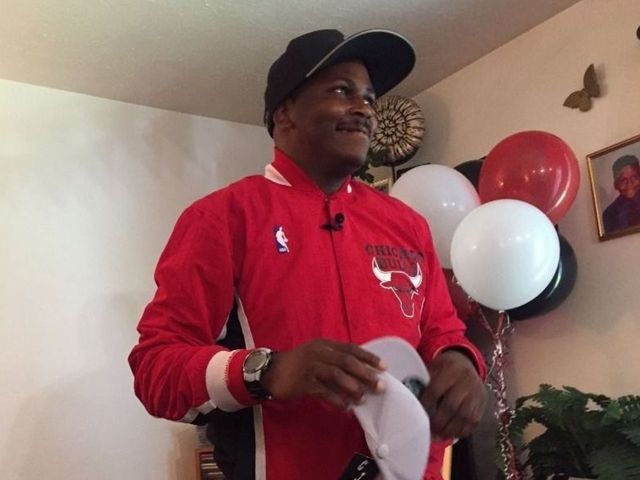 Fan who wore MJ uniform in pickup gets gear, phone call from his idol