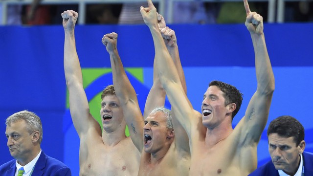 Lochte, 3 teammates safe after armed robbery by individuals posing as police