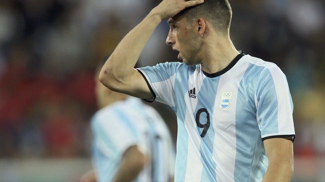 West Ham unveils new loanee Jonathan Calleri