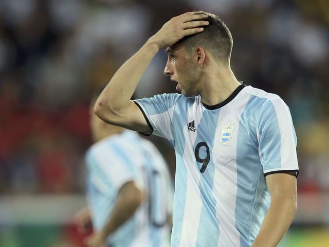 West Ham unveils new loanee Jonathan Calleri