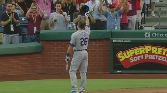 Watch: Utley gets standing ovation in Philly return