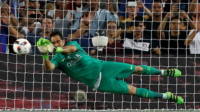 Barcelona allows Bravo to join Manchester City