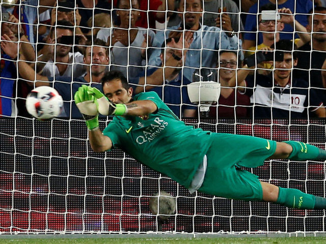 Barcelona allows Bravo to join Manchester City