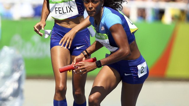 U.S. women file protest after baton mishap in 4x100 relay