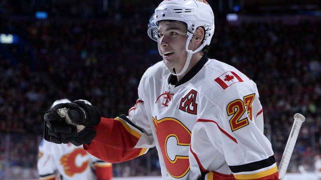 Watch: Red-hot Monahan burns Schneider with bar-down wrister
