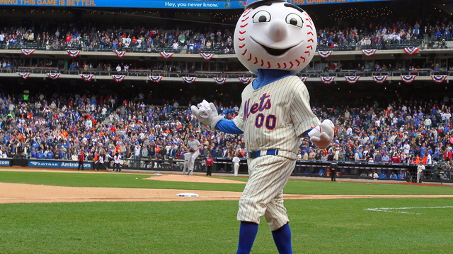 Mets apologize after Mr. Met flips off fans at Citi Field