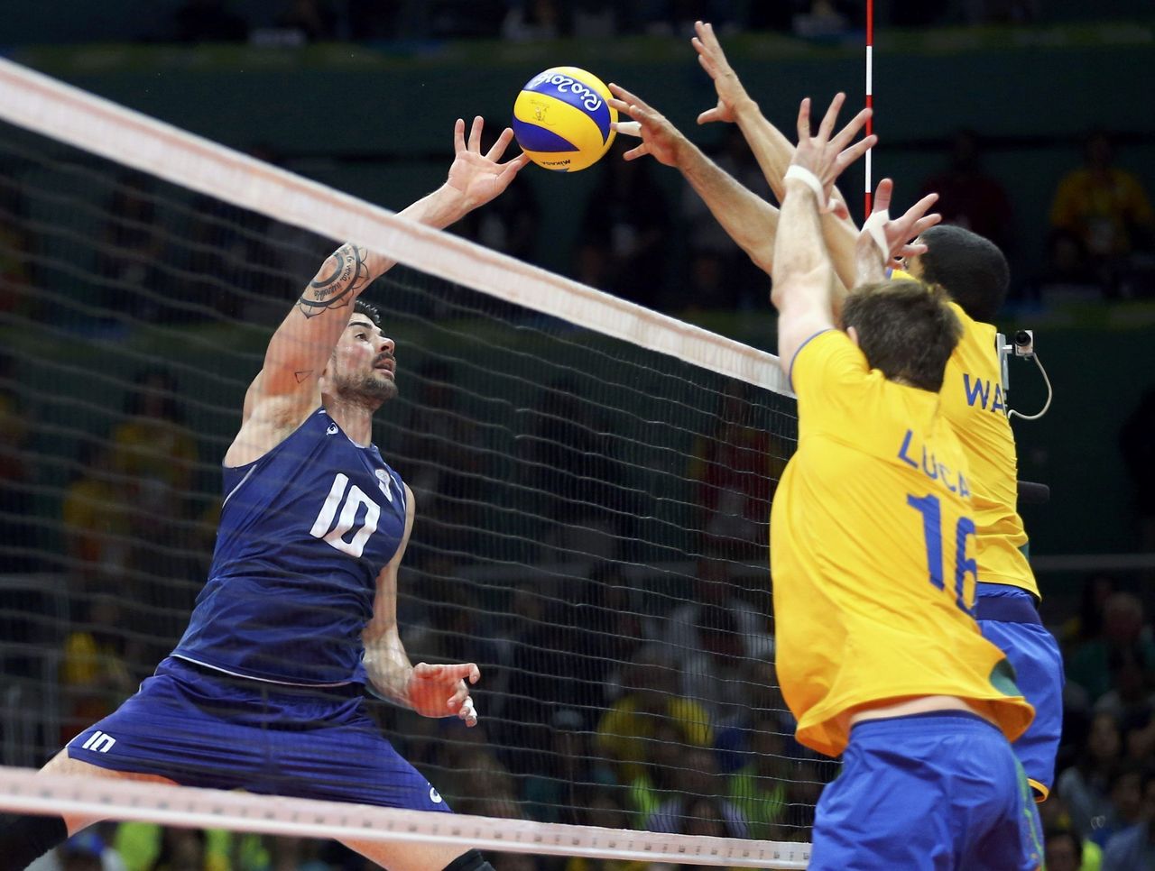 Трансляция волейбол бразилия. Леал волейболист Бразилия. Olympic games Volleyball.