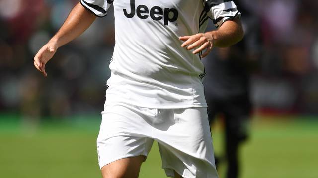 Juventus' Higuain spurred on by fat jokes