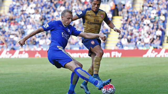 De Laet leaves Leicester for Aston Villa