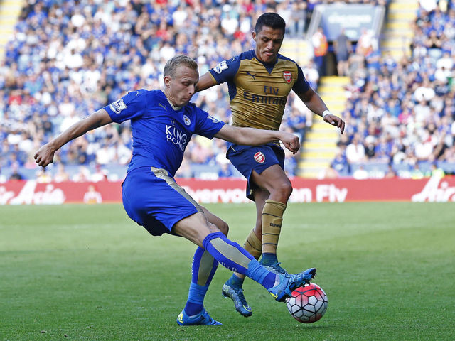 De Laet leaves Leicester for Aston Villa