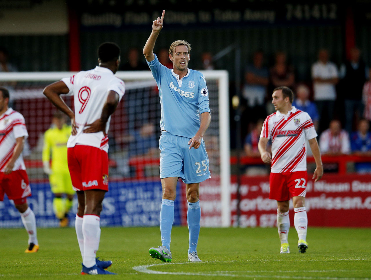 Watch Crouch Converts Scissor Kick En Route To 1st Hat Trick Since 2010 Thescore Com