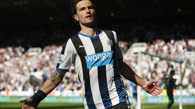 Watford completes signing of Janmaat from Newcastle