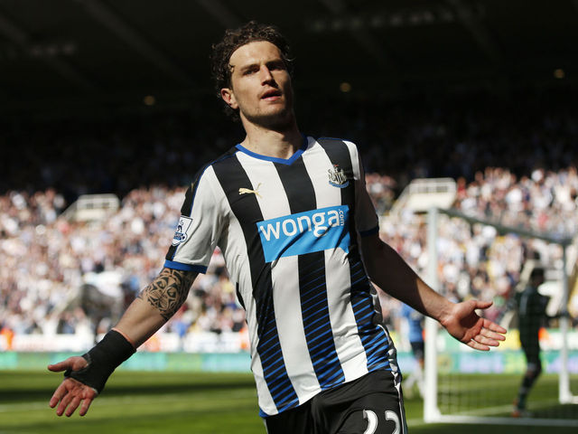 Watford completes signing of Janmaat from Newcastle