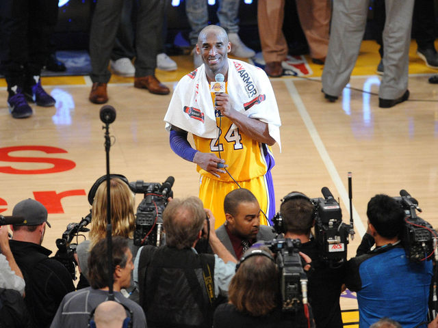 Lakers fans pack City Hall for inaugural 'Kobe Bryant Day'
