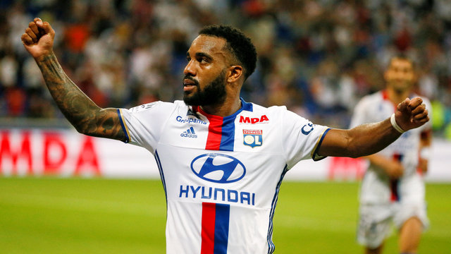 Report: Arsenal set to launch bids worth £85M for Lemar, Lacazette