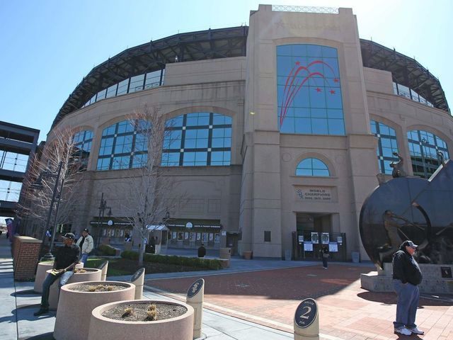 Chicago teams poke fun at new White Sox stadium name