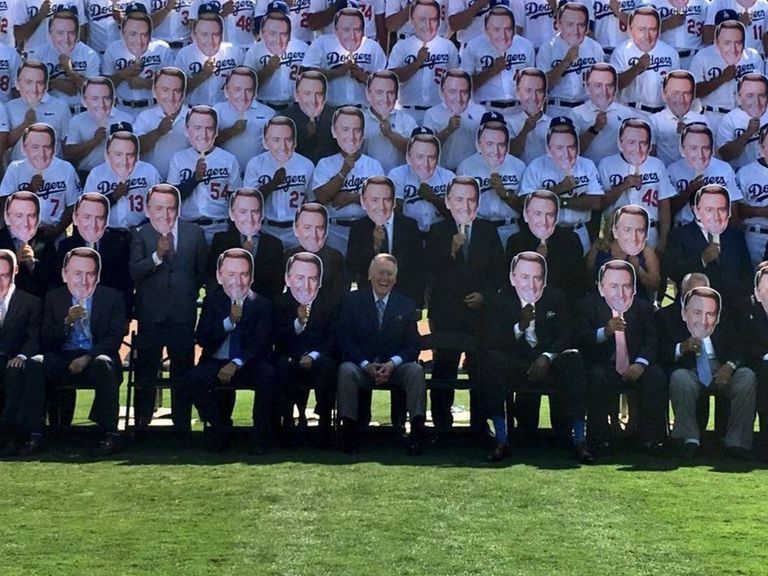 Entire Dodgers staff dons Vin Scully masks in team photo | theScore.com