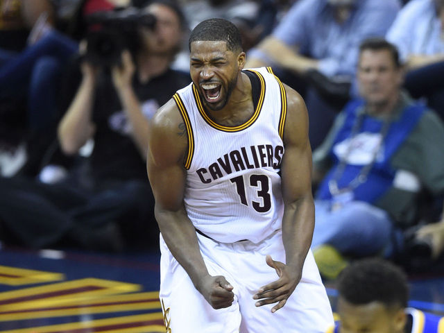 Look: Cavs' Thompson receives Larry O'Brien Trophy-shaped birthday cake