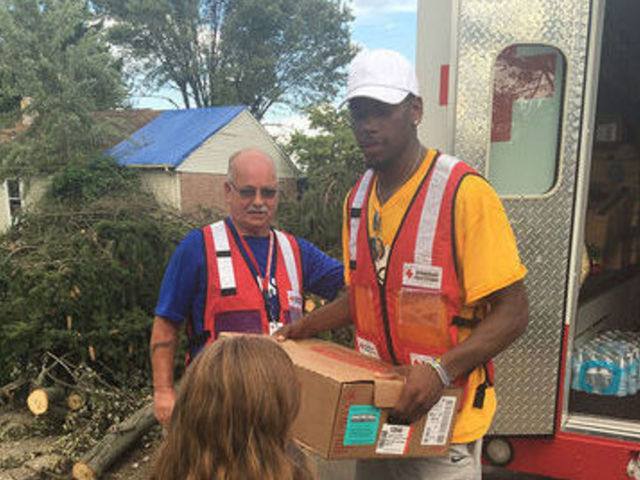 Pacers' Robinson lends a hand to Kokomo tornado victims