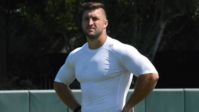 Report: Braves, Rockies most interested in Tebow