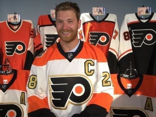 Flyers unveil gold-accented 50th anniversary jerseys