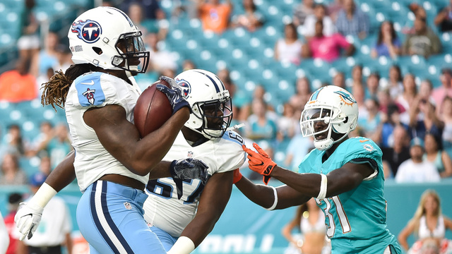 Titans' Henry changes number to 22
