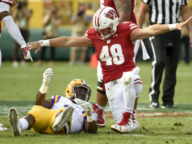 Wisconsin stuns No. 5 LSU at Lambeau Field