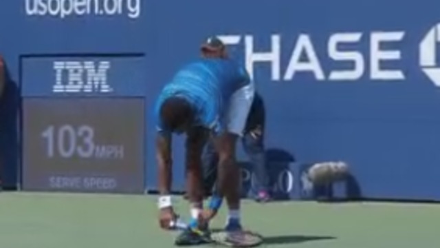 Watch: Monfils pretends to tie shoe mid-point