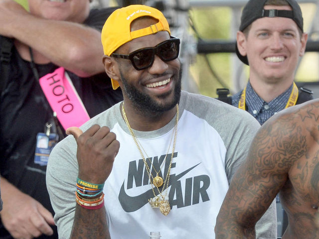 LeBron narrates sons playing basketball in courtyard