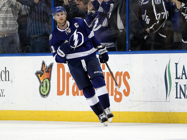 Watch: Lightning welcome Stamkos back after 10-month absence