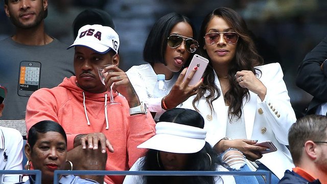Carmelo unimpressed with wife's selfie-taking at US Open