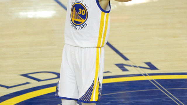 Curry ties Finals record with 10 made free throws in a quarter