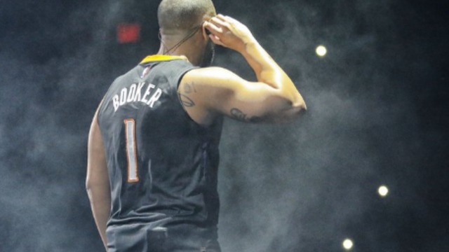 Drake dons Devin Booker jersey in the desert